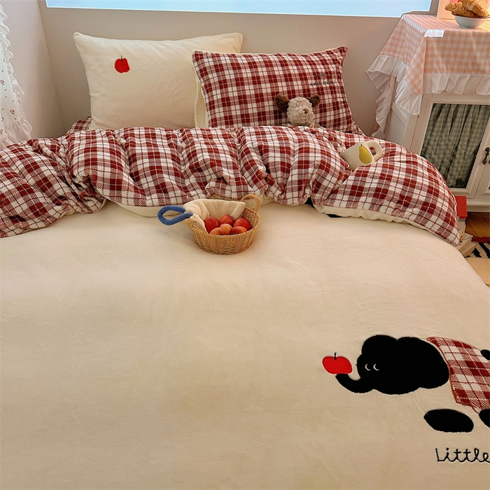 91家纺网 家纺一手货源 找家纺 繁花家居 2025新款高克重牛奶绒贴布绣印花四件套 苹果小象