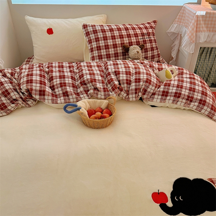 91家纺网 家纺一手货源 找家纺 繁花家居 2025新款高克重牛奶绒贴布绣印花四件套 苹果小象