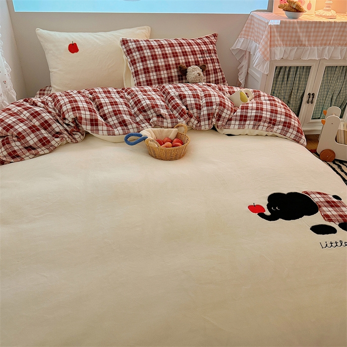 91家纺网 家纺一手货源 找家纺 繁花家居 2025新款高克重牛奶绒贴布绣印花四件套 苹果小象