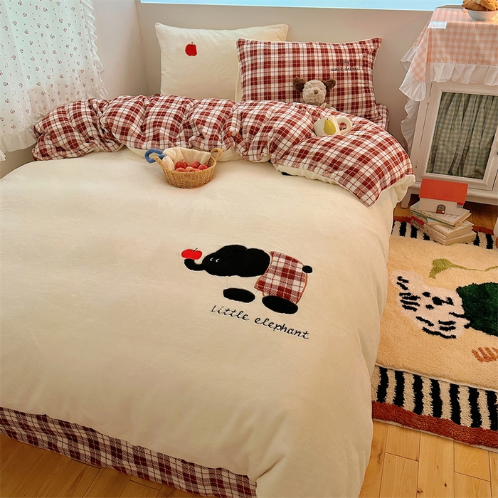 91家纺网 家纺一手货源 找家纺 繁花家居 2025新款高克重牛奶绒贴布绣印花四件套 苹果小象