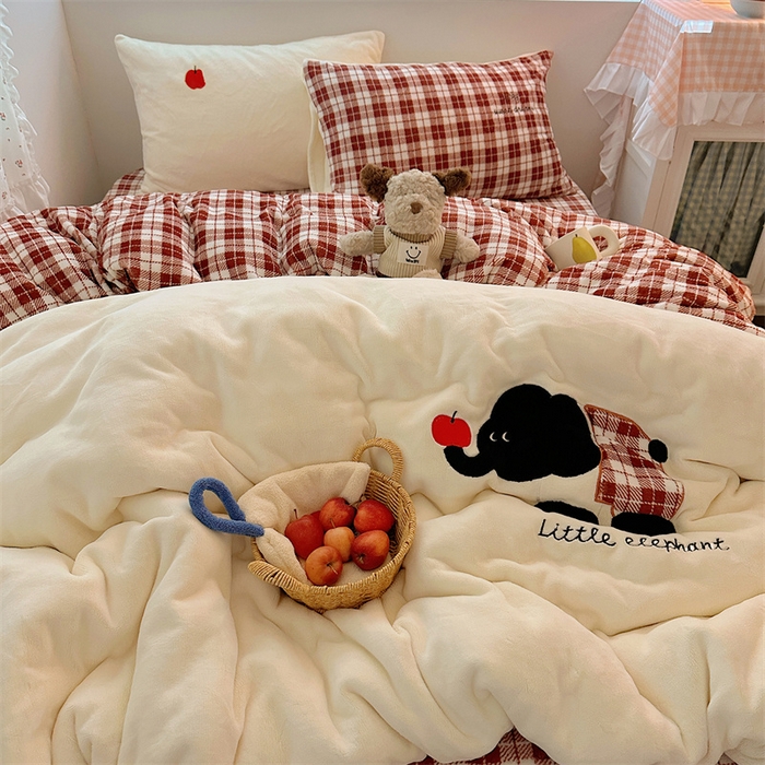 91家纺网 家纺一手货源 找家纺 繁花家居 2025新款高克重牛奶绒贴布绣印花四件套 苹果小象