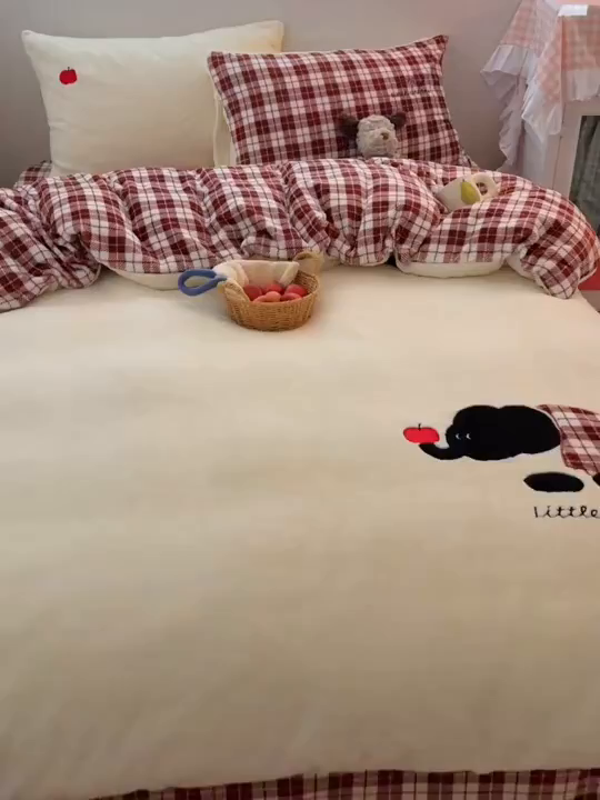 91家纺网 家纺一手货源 找家纺 繁花家居 2025新款高克重牛奶绒贴布绣印花四件套 苹果小象