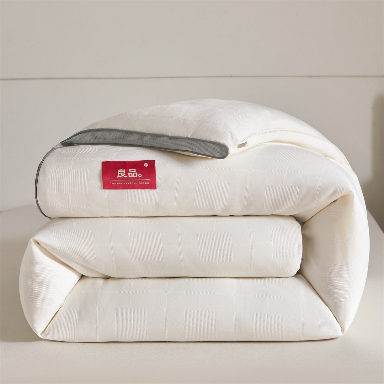 91家纺网 家纺一手货源 找家纺 梵蒂莎 2025新款提莱雅棉花素眠居被秋冬被被子被芯-场景一 素眠居-典雅灰