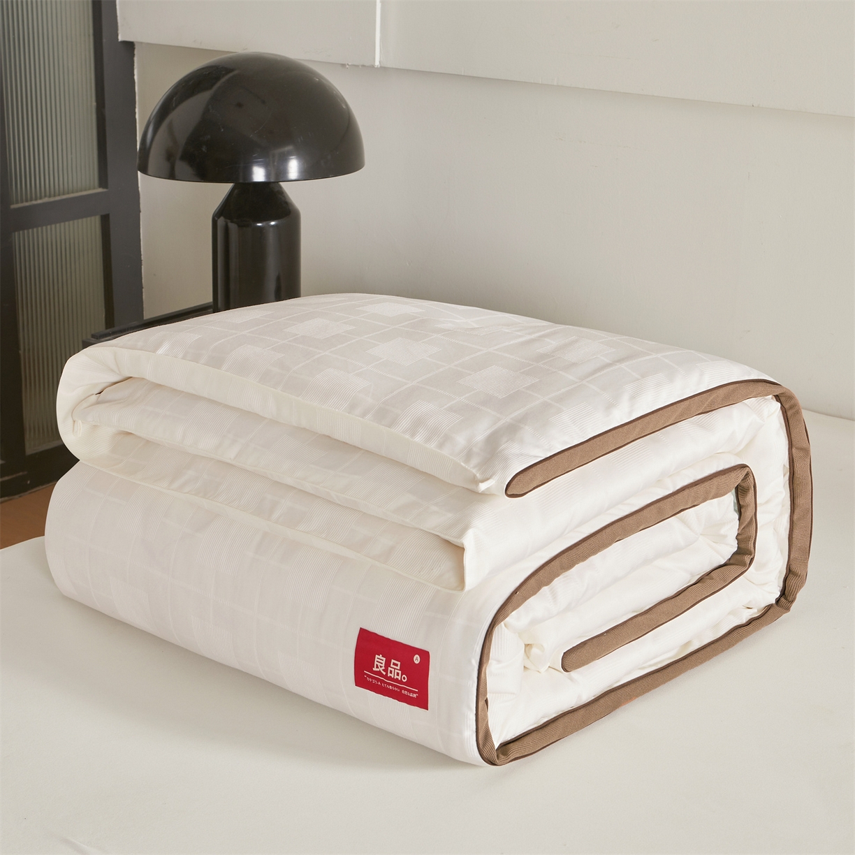 91家纺网 家纺一手货源 找家纺 梵蒂莎 2025新款提莱雅棉花素眠居被秋冬被被子被芯-场景一 素眠居-咖啡