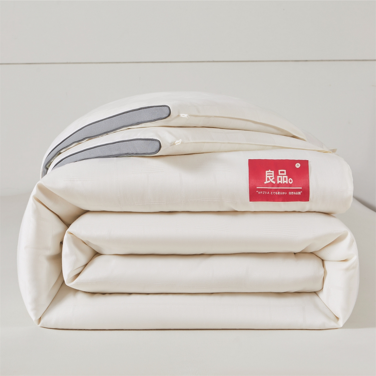 91家纺网 家纺一手货源 找家纺 梵蒂莎 2025新款提莱雅棉花素眠居被秋冬被被子被芯-场景一 素眠居-典雅灰