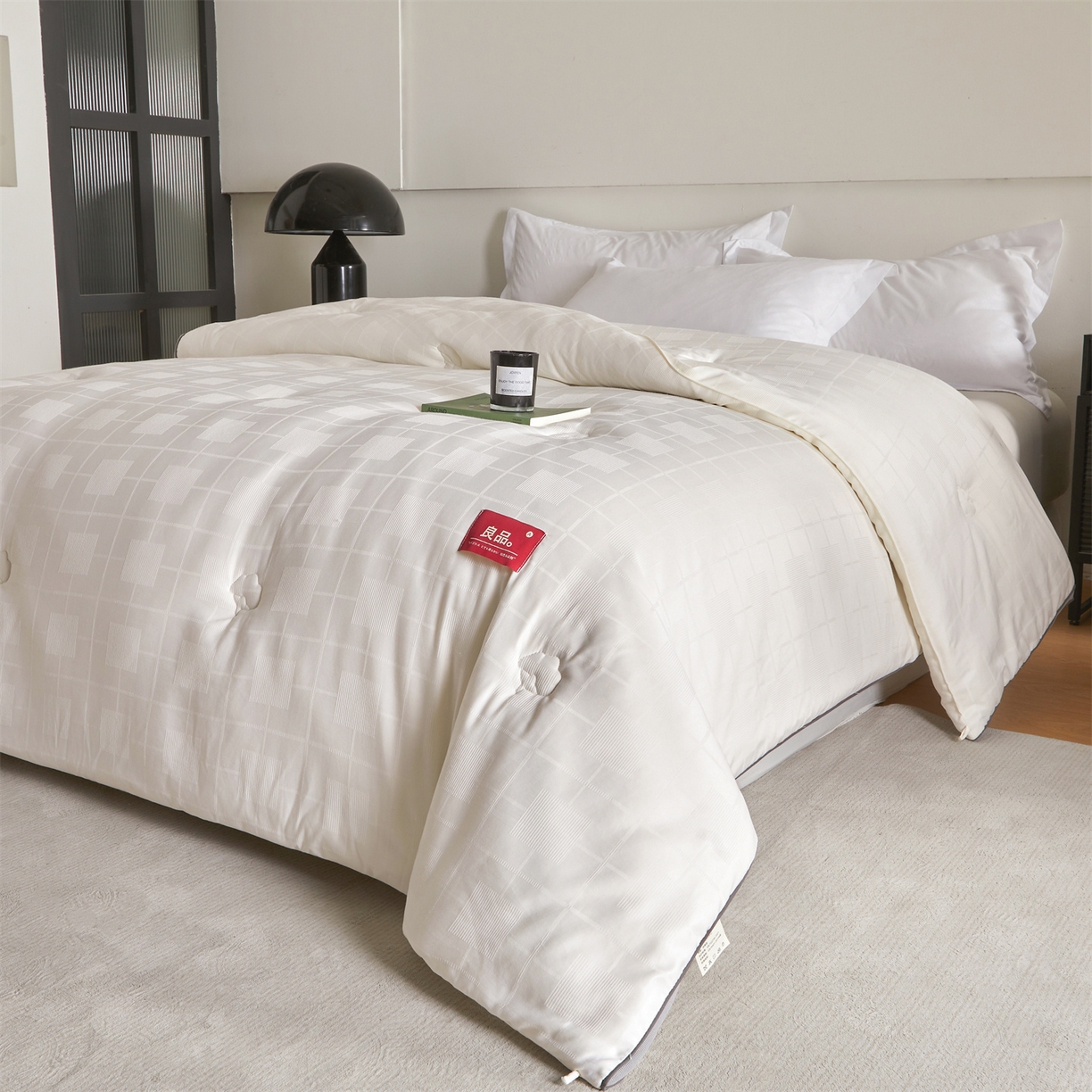 91家纺网 家纺一手货源 找家纺 梵蒂莎 2025新款提莱雅棉花素眠居被秋冬被被子被芯-场景一 素眠居-典雅灰