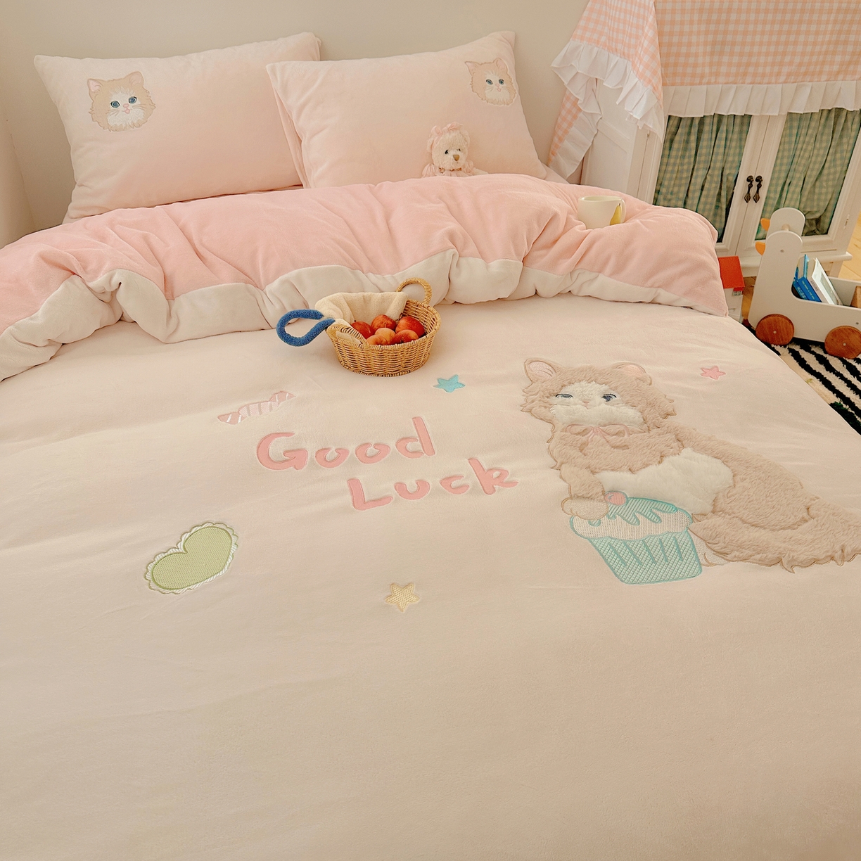 91家纺网 家纺一手货源 找家纺 繁花家居 2025新款高克重牛奶绒贴布绣印花四件套 波斯公主