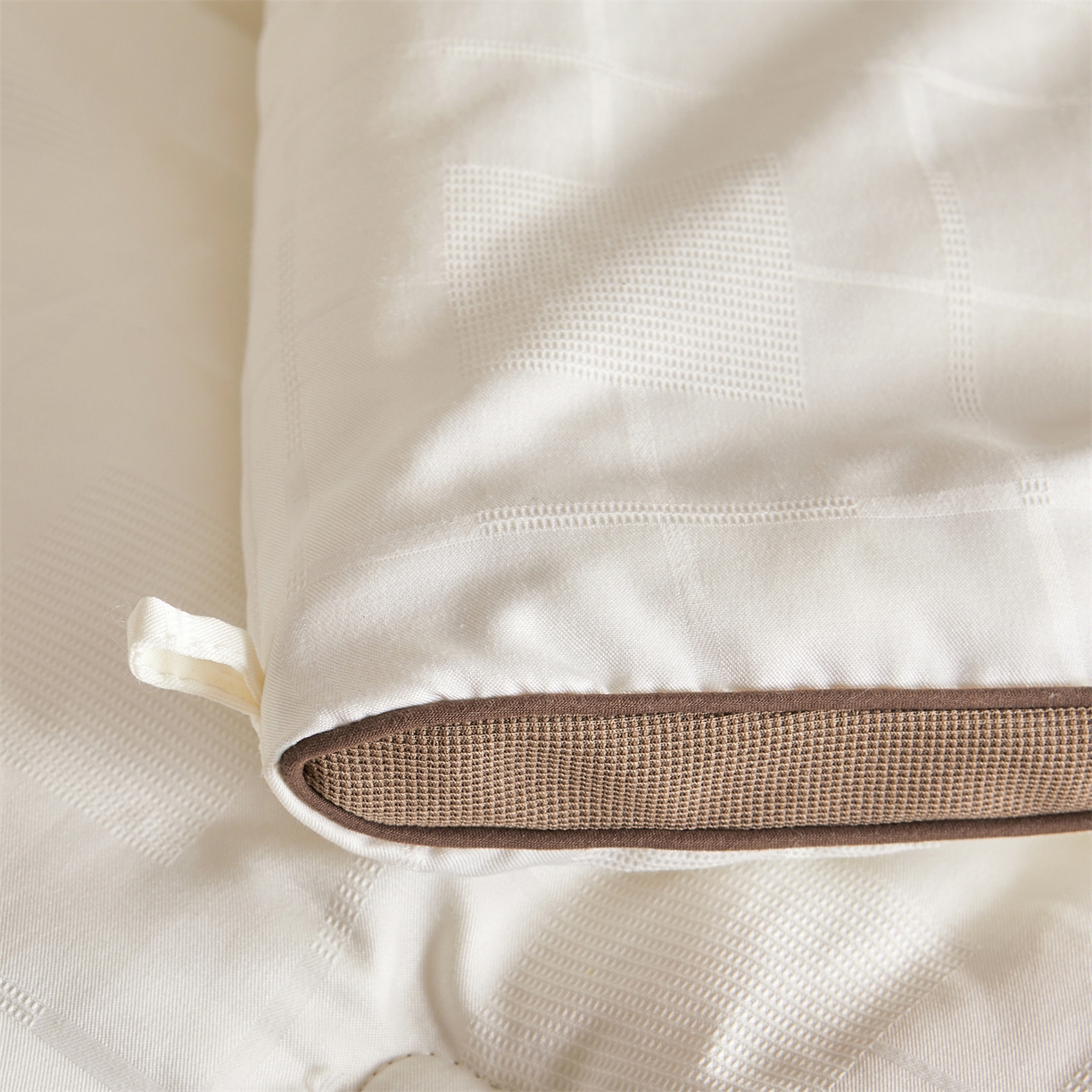 91家纺网 家纺一手货源 找家纺 梵蒂莎 2025新款提莱雅棉花素眠居被秋冬被被子被芯-场景一 素眠居-咖啡