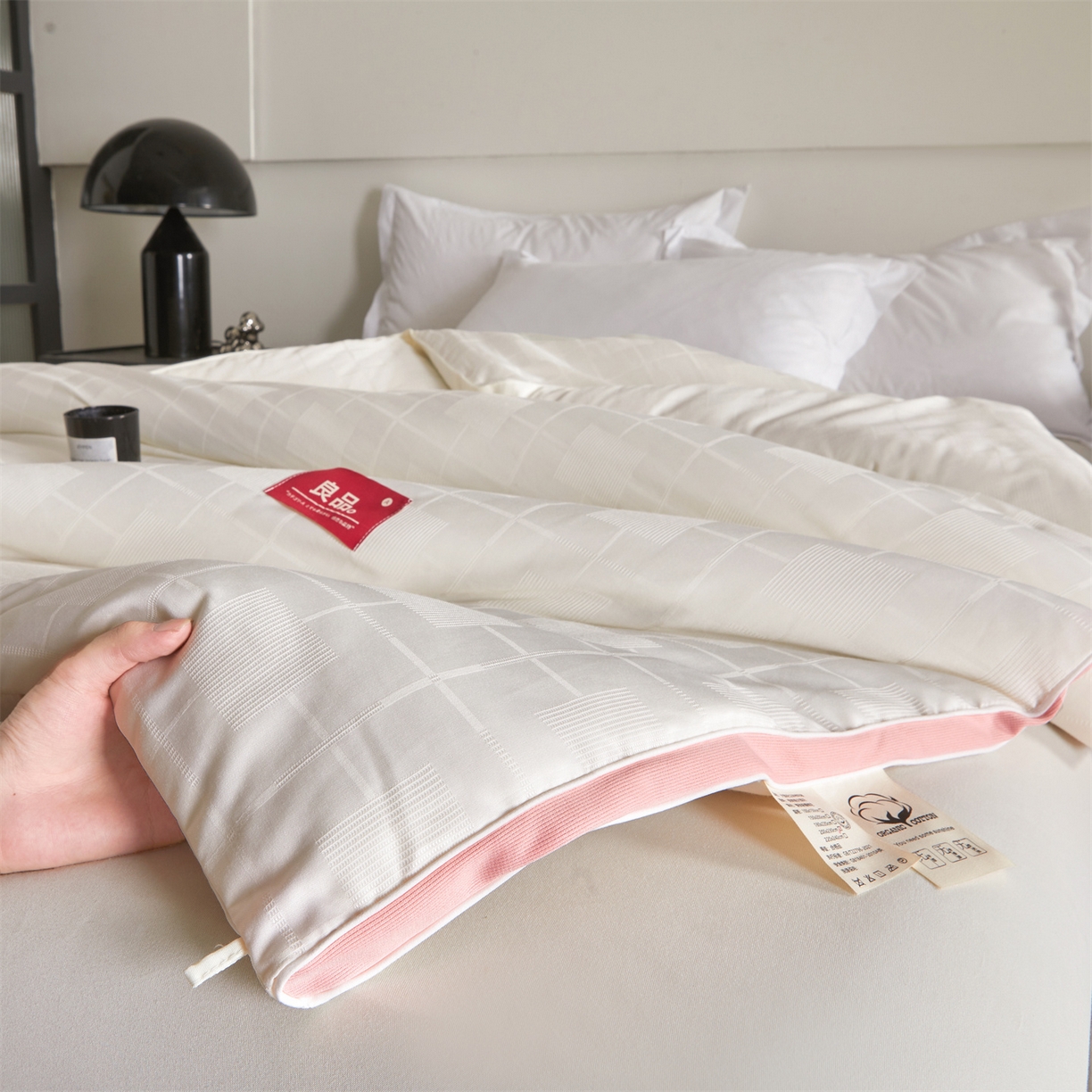 91家纺网 家纺一手货源 找家纺 梵蒂莎 2025新款提莱雅棉花素眠居被秋冬被被子被芯-场景一 素眠居-粉玉