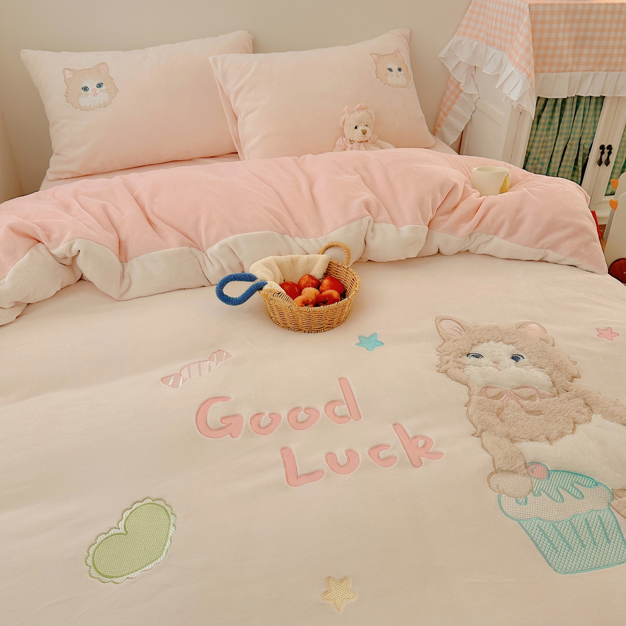 91家纺网 家纺一手货源 找家纺 繁花家居 2025新款高克重牛奶绒贴布绣印花四件套 波斯公主