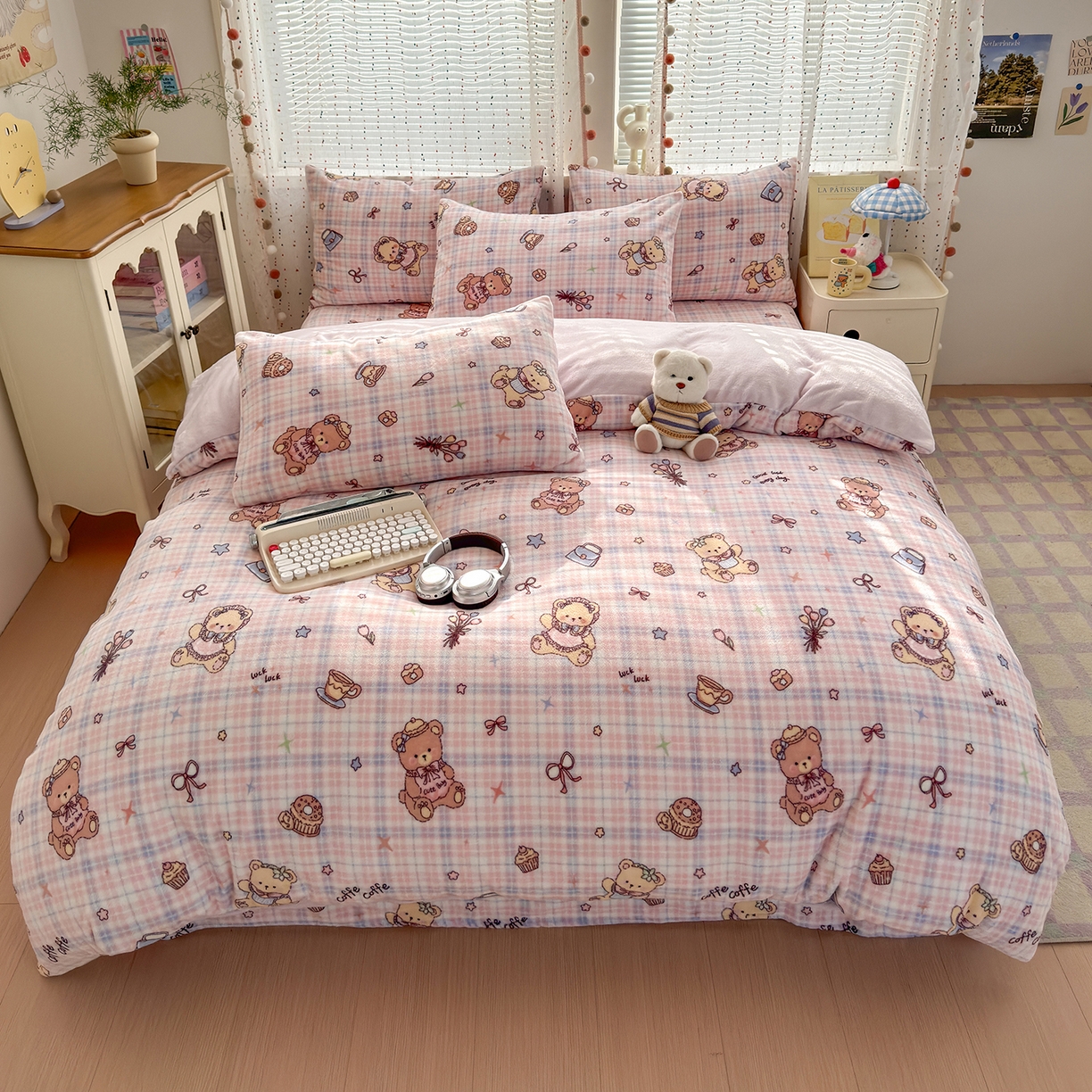 91家纺网 家纺一手货源 找家纺 沐芷 2025 高克重加厚A类牛奶绒四件套珊瑚绒卡通简约三件套 【绒】小熊紫