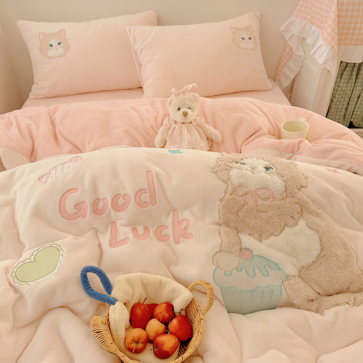 91家纺网 家纺一手货源 找家纺 繁花家居 2025新款高克重牛奶绒贴布绣印花四件套 波斯公主