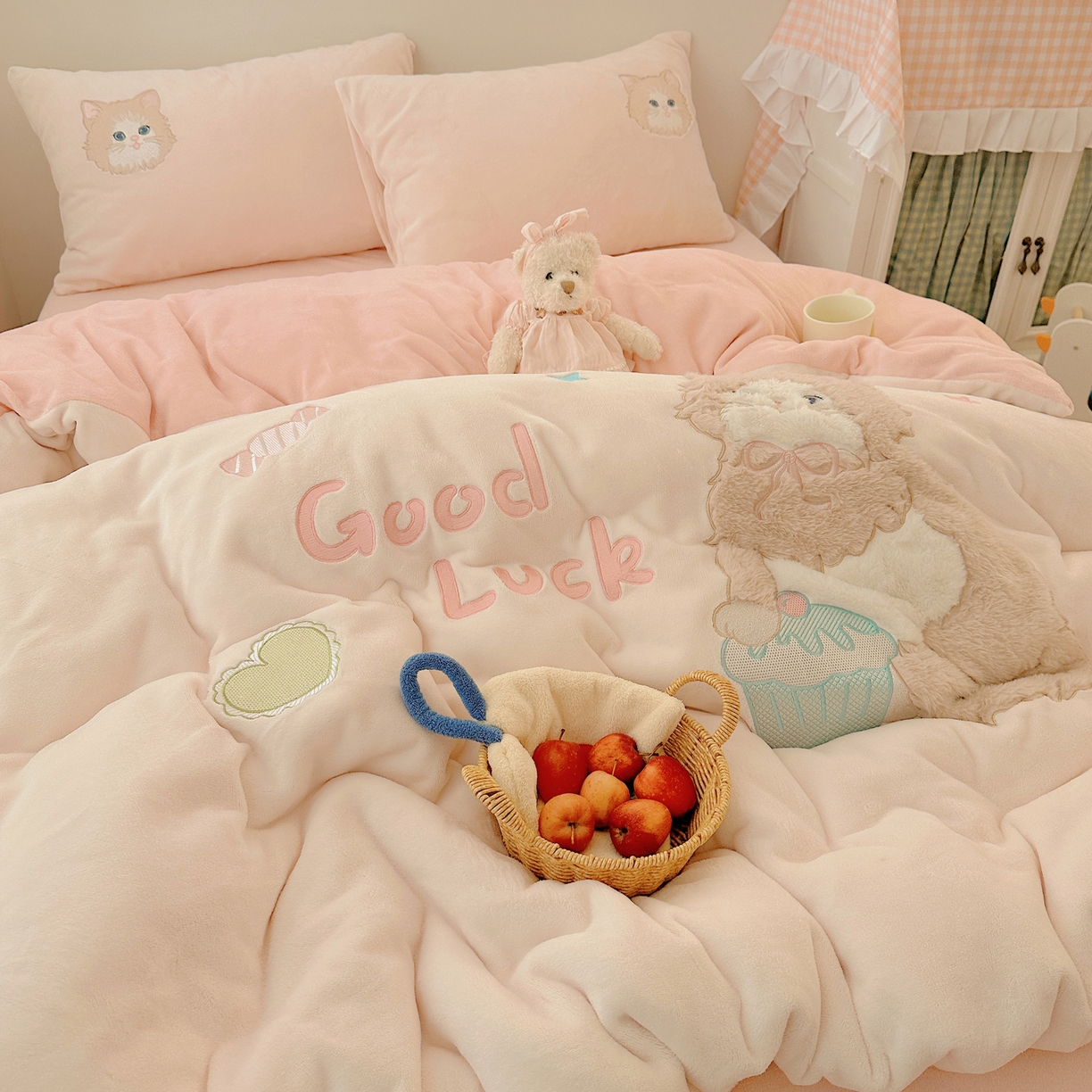 91家纺网 家纺一手货源 找家纺 繁花家居 2025新款高克重牛奶绒贴布绣印花四件套 波斯公主