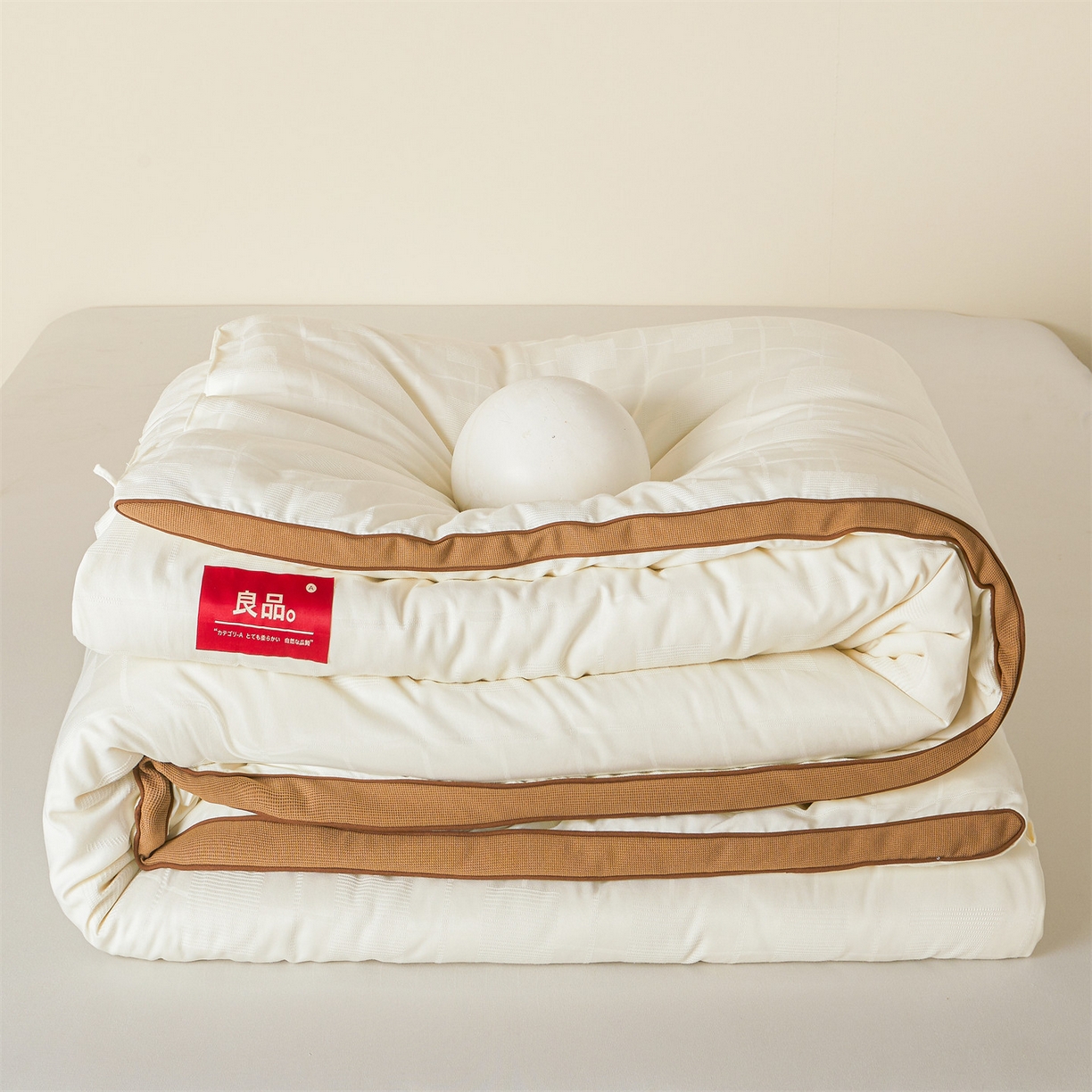 91家纺网 家纺一手货源 找家纺 梵蒂莎 2025新款提莱雅棉花被秋冬逸格被被子被芯-场景二 逸格-卡其