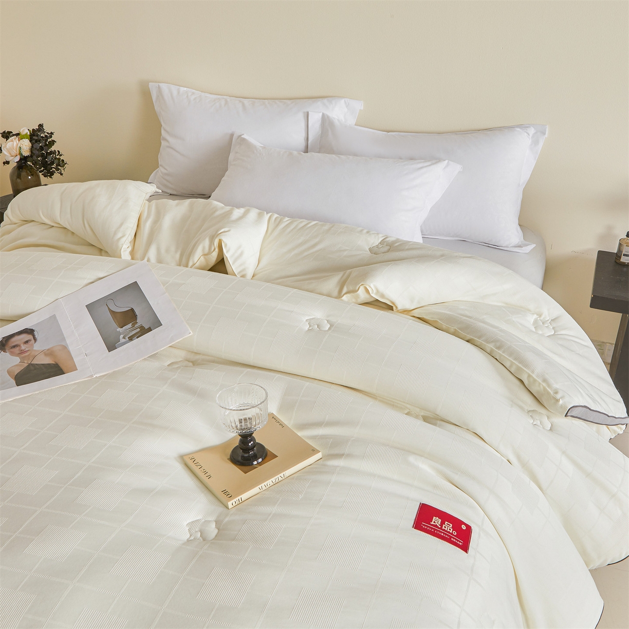 91家纺网 家纺一手货源 找家纺 梵蒂莎 2025新款提莱雅棉花被秋冬逸格被被子被芯-场景二 逸格-浅灰