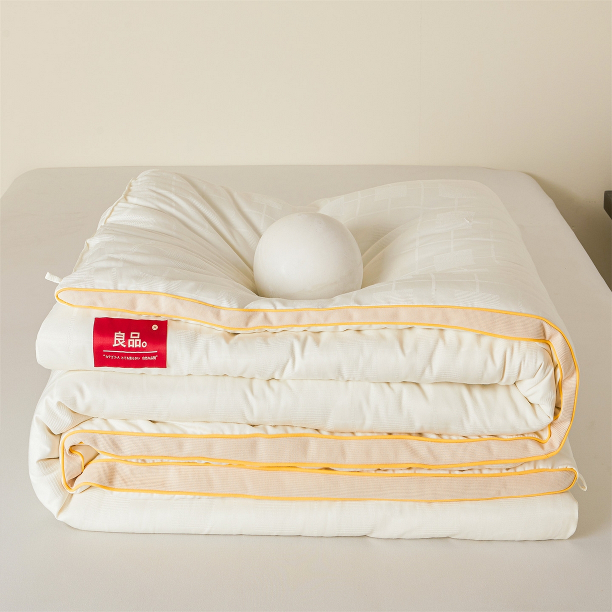 91家纺网 家纺一手货源 找家纺 梵蒂莎 2025新款提莱雅棉花被秋冬逸格被被子被芯-场景二 逸格-鹅黄