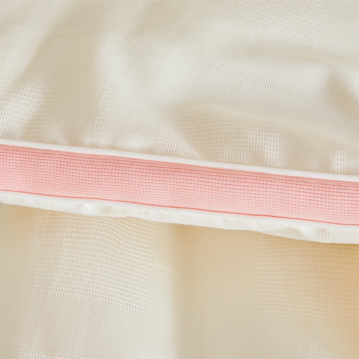 91家纺网 家纺一手货源 找家纺 梵蒂莎 2025新款提莱雅棉花被秋冬逸格被被子被芯-场景二 逸格-樱花粉