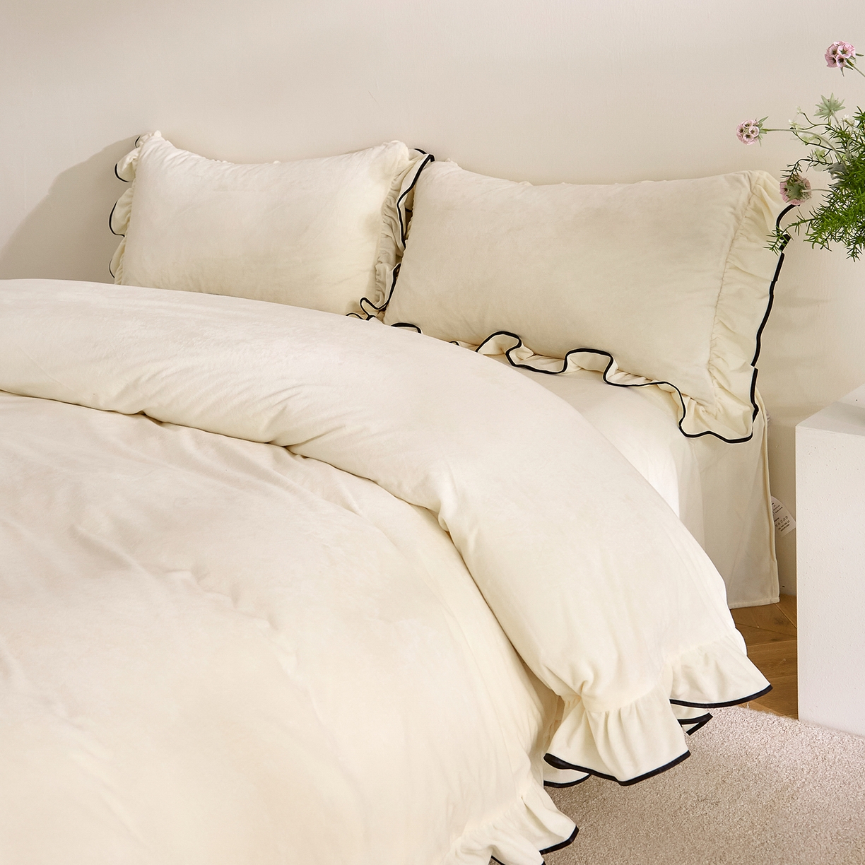 91家纺网 家纺一手货源 找家纺 ONE TWO ONE 121 2025新款婴儿绒荷叶边四件套-戴安娜系列【提供买家秀】会员-20平台控价券后不得低于318/338元 戴安娜-暖白