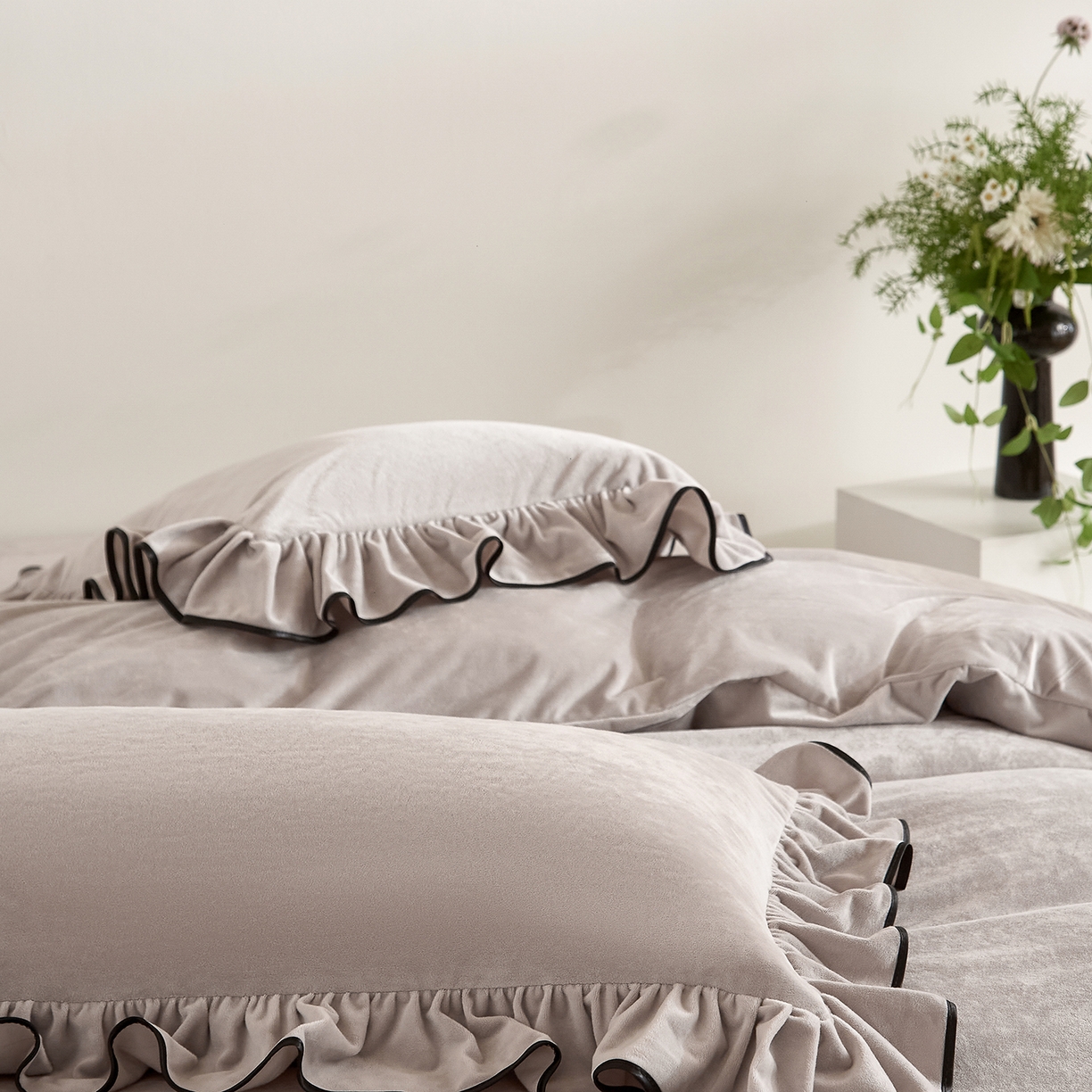 91家纺网 家纺一手货源 找家纺 ONE TWO ONE 121 2025新款婴儿绒荷叶边四件套-戴安娜系列【提供买家秀】会员-20平台控价券后不得低于318/338元 戴安娜-缦紫