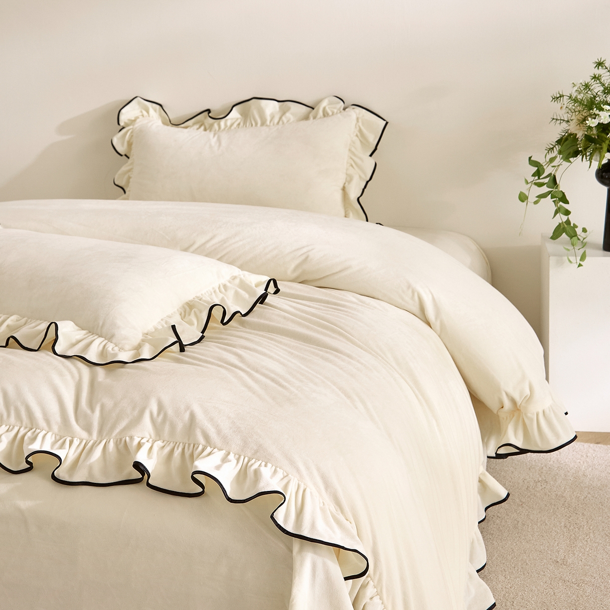 91家纺网 家纺一手货源 找家纺 ONE TWO ONE 121 2025新款婴儿绒荷叶边四件套-戴安娜系列【提供买家秀】会员-20平台控价券后不得低于318/338元 戴安娜-暖白