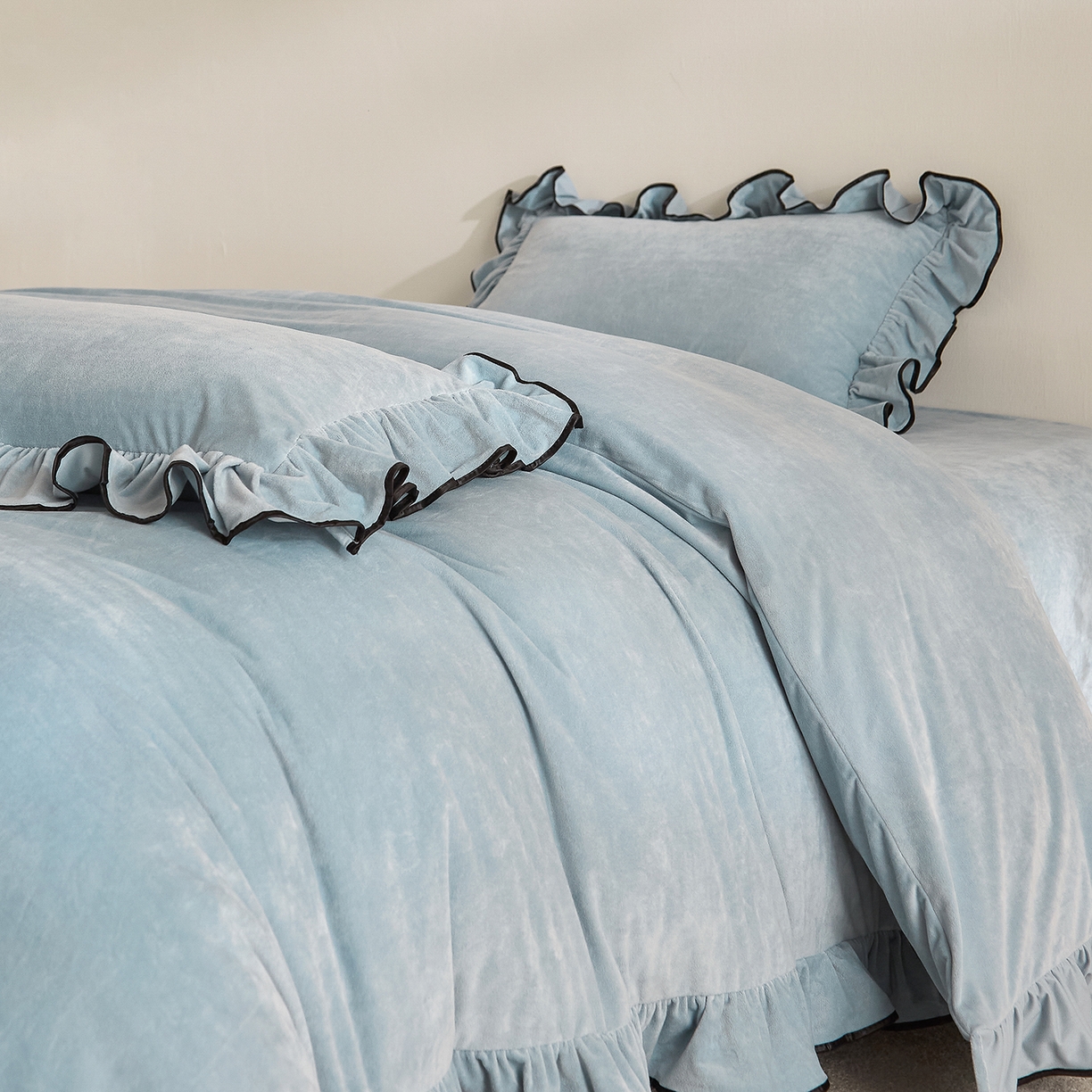 91家纺网 家纺一手货源 找家纺 ONE TWO ONE 121 2025新款婴儿绒荷叶边四件套-戴安娜系列【提供买家秀】会员-20平台控价券后不得低于318/338元 戴安娜-栀蓝