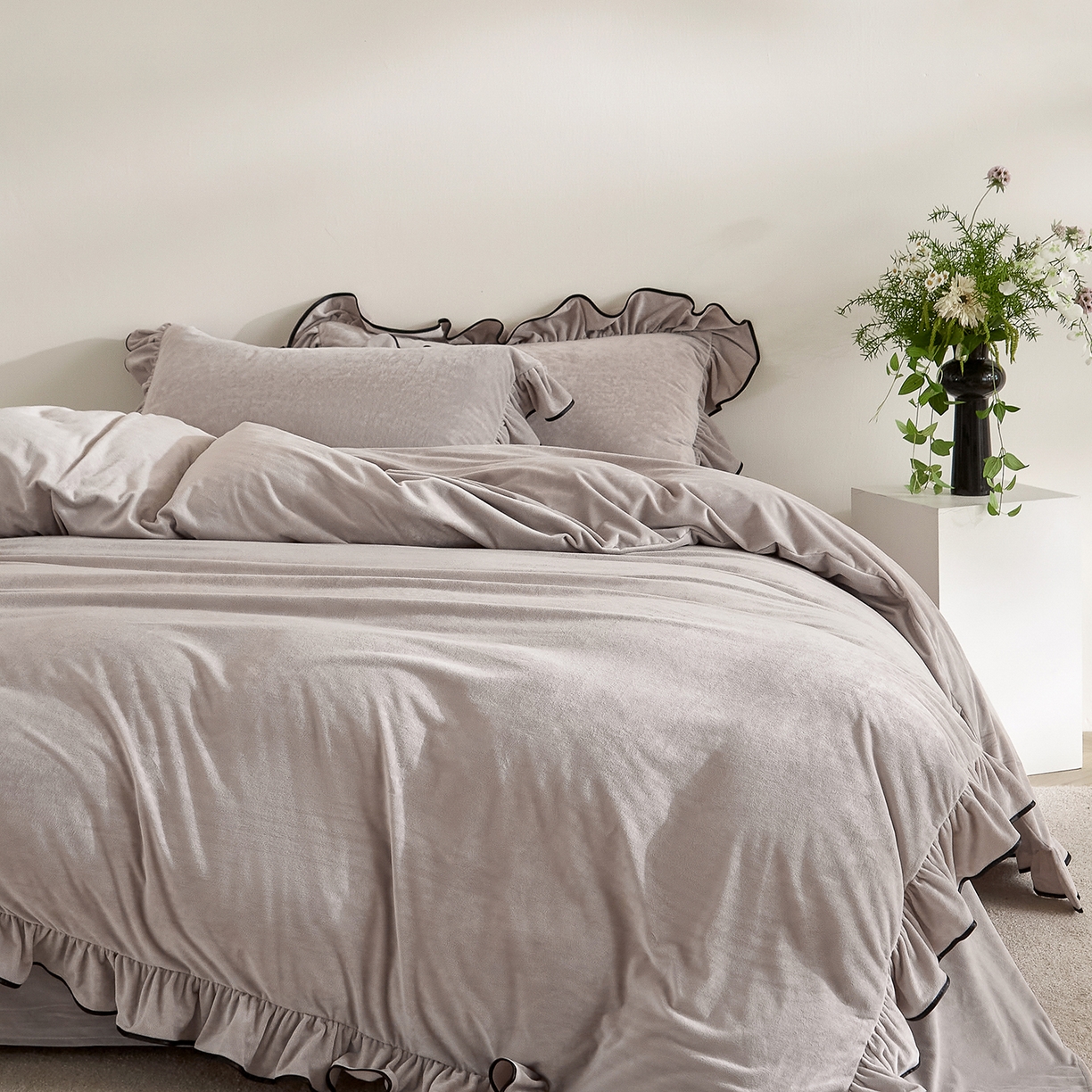 91家纺网 家纺一手货源 找家纺 ONE TWO ONE 121 2025新款婴儿绒荷叶边四件套-戴安娜系列【提供买家秀】会员-20平台控价券后不得低于318/338元 戴安娜-缦紫