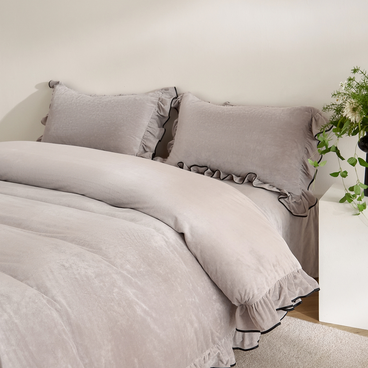 91家纺网 家纺一手货源 找家纺 ONE TWO ONE 121 2025新款婴儿绒荷叶边四件套-戴安娜系列【提供买家秀】会员-20平台控价券后不得低于318/338元 戴安娜-缦紫