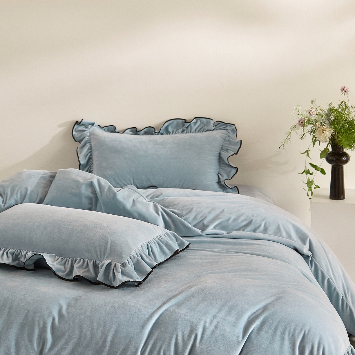 91家纺网 家纺一手货源 找家纺 ONE TWO ONE 121 2025新款婴儿绒荷叶边四件套-戴安娜系列【提供买家秀】会员-20平台控价券后不得低于318/338元 戴安娜-栀蓝