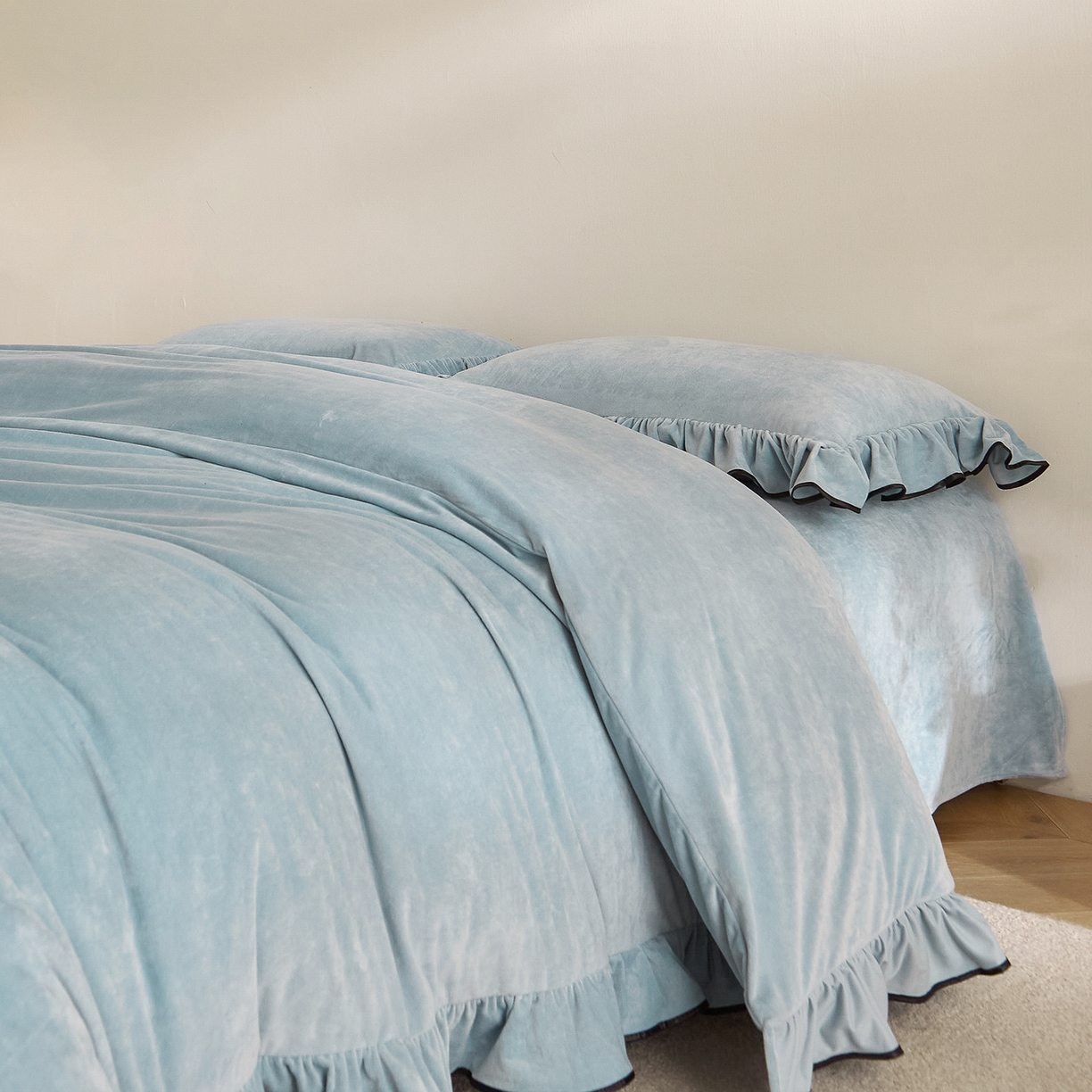 91家纺网 家纺一手货源 找家纺 ONE TWO ONE 121 2025新款婴儿绒荷叶边四件套-戴安娜系列【提供买家秀】会员-20平台控价券后不得低于318/338元 戴安娜-栀蓝