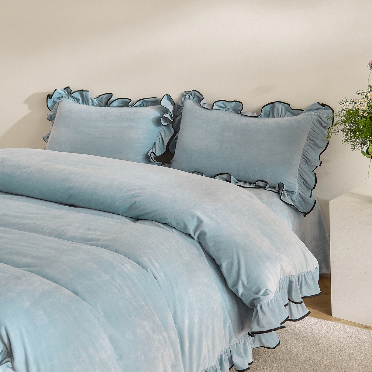 91家纺网 家纺一手货源 找家纺 ONE TWO ONE 121 2025新款婴儿绒荷叶边四件套-戴安娜系列【提供买家秀】会员-20平台控价券后不得低于318/338元 戴安娜-栀蓝