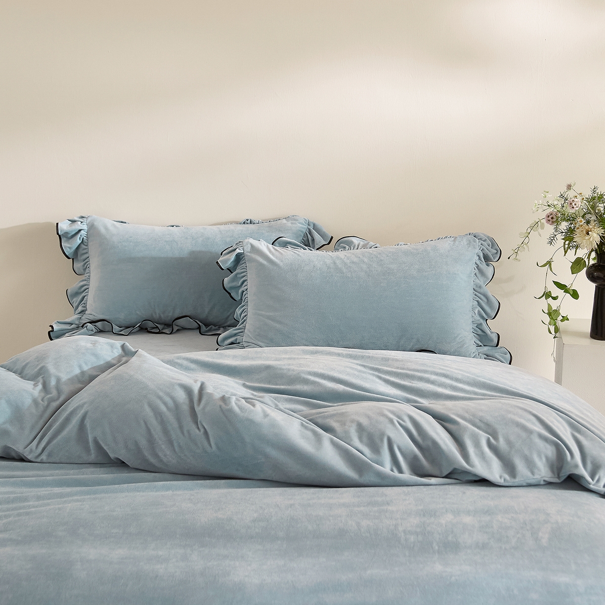 91家纺网 家纺一手货源 找家纺 ONE TWO ONE 121 2025新款婴儿绒荷叶边四件套-戴安娜系列【提供买家秀】会员-20平台控价券后不得低于318/338元 戴安娜-栀蓝