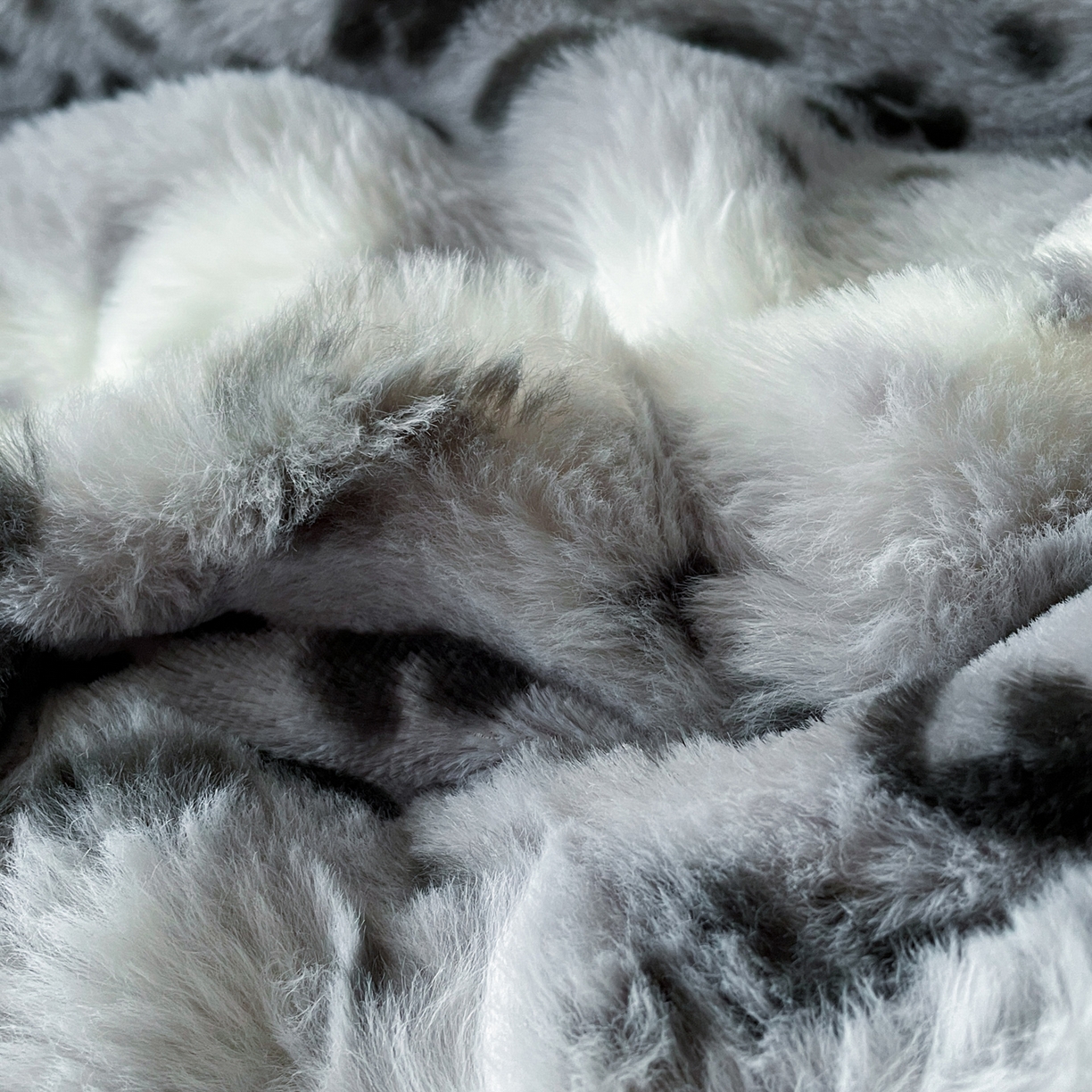 91家纺网 家纺一手货源 找家纺 典曼家纺 2025新款加厚保暖兔绒四件套-豹纹系列 豹纹-灰条