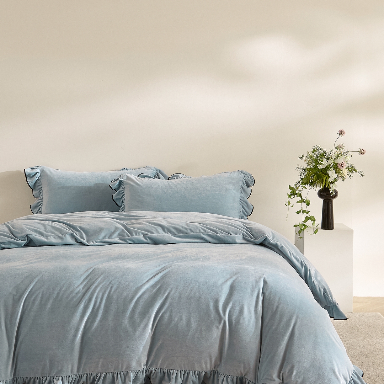 91家纺网 家纺一手货源 找家纺 ONE TWO ONE 121 2025新款婴儿绒荷叶边四件套-戴安娜系列【提供买家秀】会员-20平台控价券后不得低于318/338元 戴安娜-栀蓝