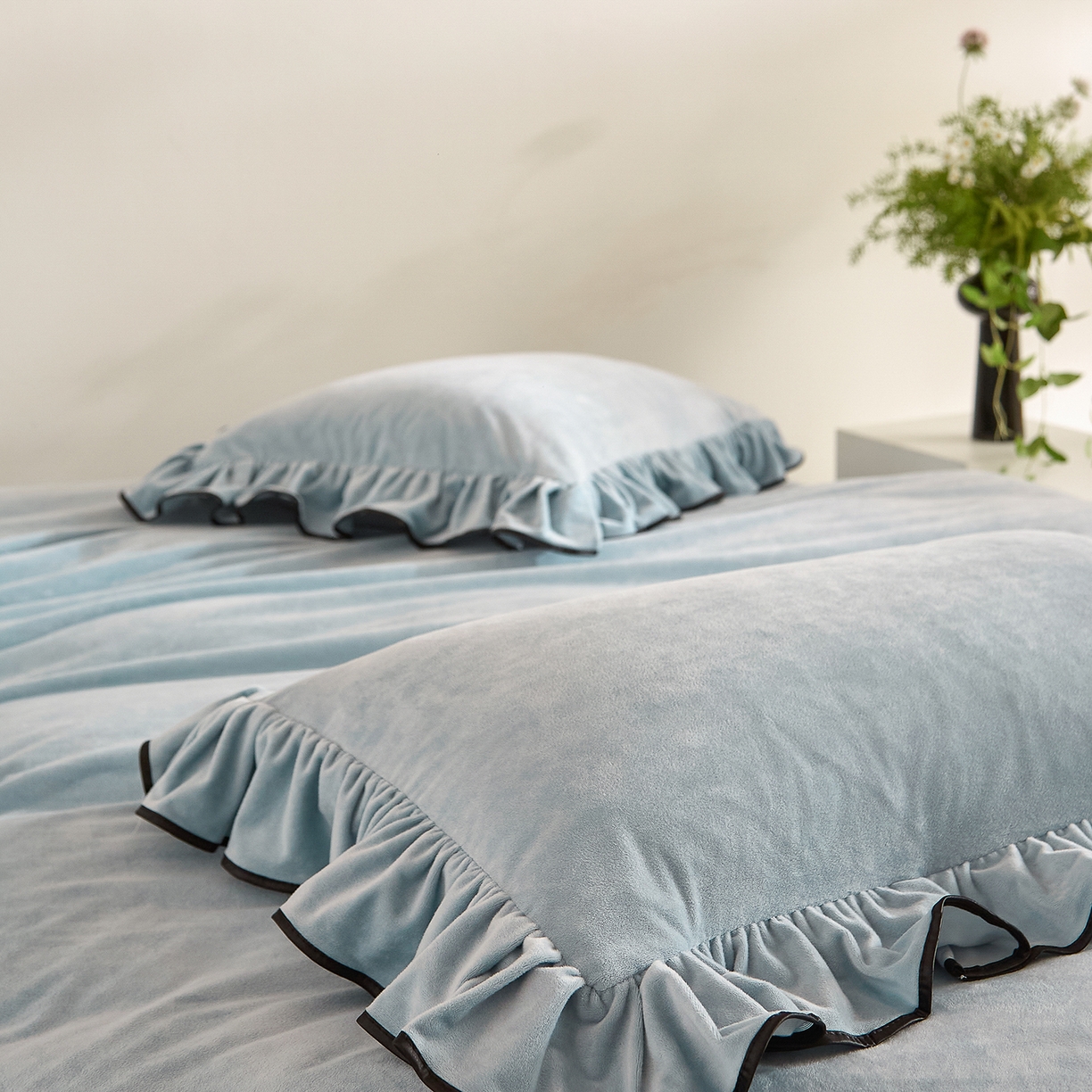 91家纺网 家纺一手货源 找家纺 ONE TWO ONE 121 2025新款婴儿绒荷叶边四件套-戴安娜系列【提供买家秀】会员-20平台控价券后不得低于318/338元 戴安娜-栀蓝