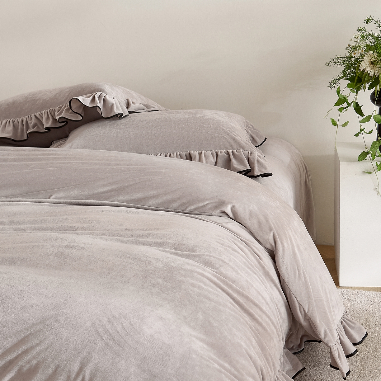 91家纺网 家纺一手货源 找家纺 ONE TWO ONE 121 2025新款婴儿绒荷叶边四件套-戴安娜系列【提供买家秀】会员-20平台控价券后不得低于318/338元 戴安娜-缦紫