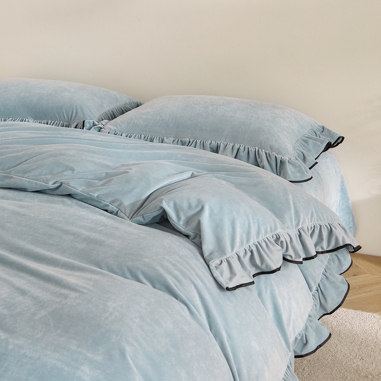 91家纺网 家纺一手货源 找家纺 ONE TWO ONE 121 2025新款婴儿绒荷叶边四件套-戴安娜系列【提供买家秀】会员-20平台控价券后不得低于318/338元 戴安娜-栀蓝