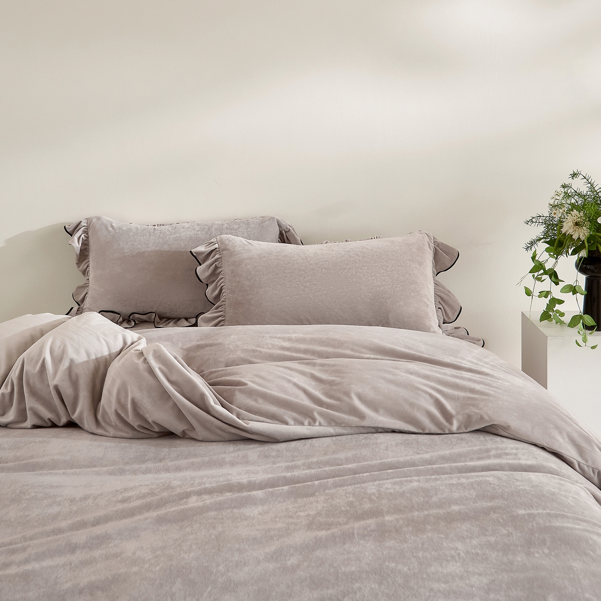 91家纺网 家纺一手货源 找家纺 ONE TWO ONE 121 2025新款婴儿绒荷叶边四件套-戴安娜系列【提供买家秀】会员-20平台控价券后不得低于318/338元 戴安娜-缦紫