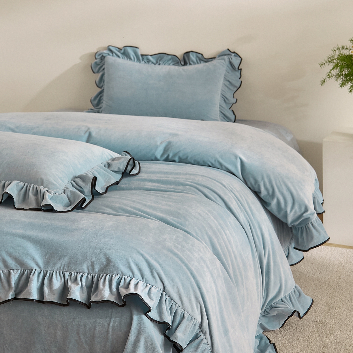 91家纺网 家纺一手货源 找家纺 ONE TWO ONE 121 2025新款婴儿绒荷叶边四件套-戴安娜系列【提供买家秀】会员-20平台控价券后不得低于318/338元 戴安娜-栀蓝