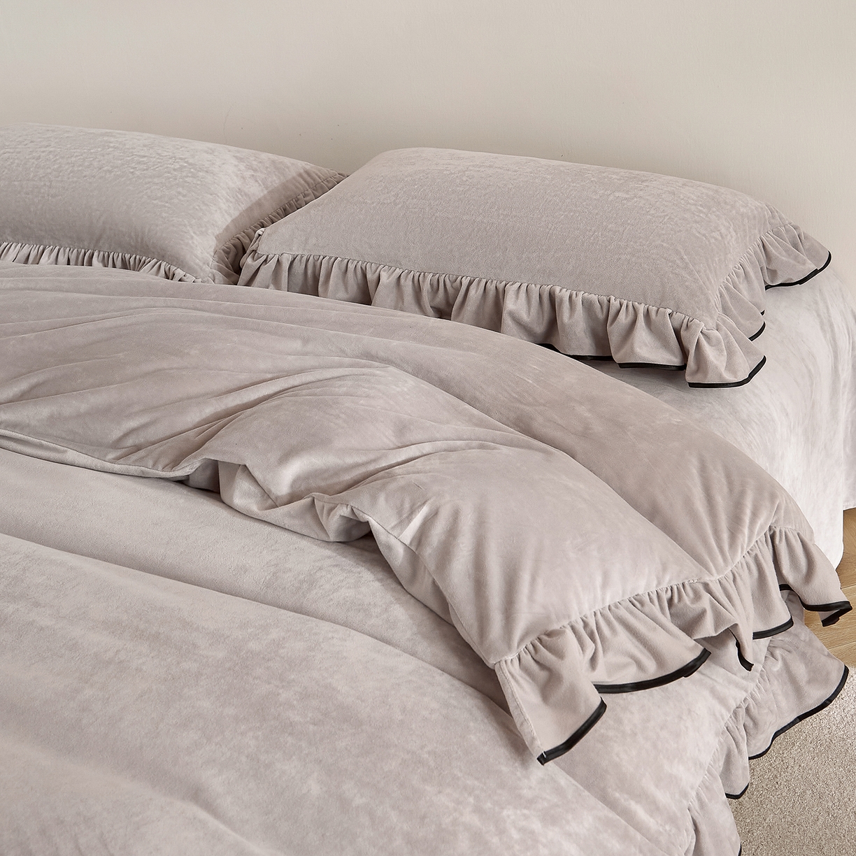 91家纺网 家纺一手货源 找家纺 ONE TWO ONE 121 2025新款婴儿绒荷叶边四件套-戴安娜系列【提供买家秀】会员-20平台控价券后不得低于318/338元 戴安娜-缦紫