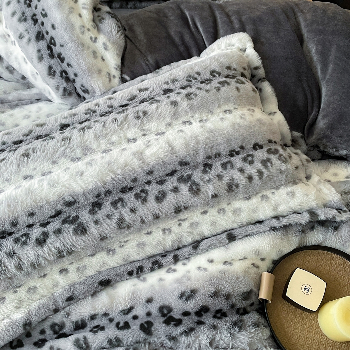 91家纺网 家纺一手货源 找家纺 典曼家纺 2025新款加厚保暖兔绒四件套-豹纹系列 豹纹-灰条