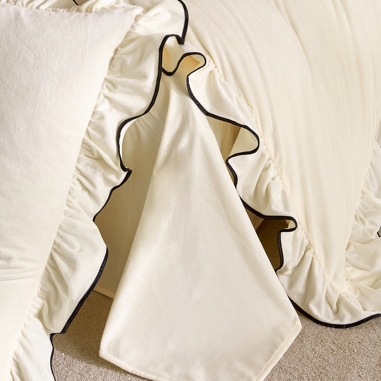 91家纺网 家纺一手货源 找家纺 ONE TWO ONE 121 2025新款婴儿绒荷叶边四件套-戴安娜系列【提供买家秀】会员-20平台控价券后不得低于318/338元 戴安娜-暖白