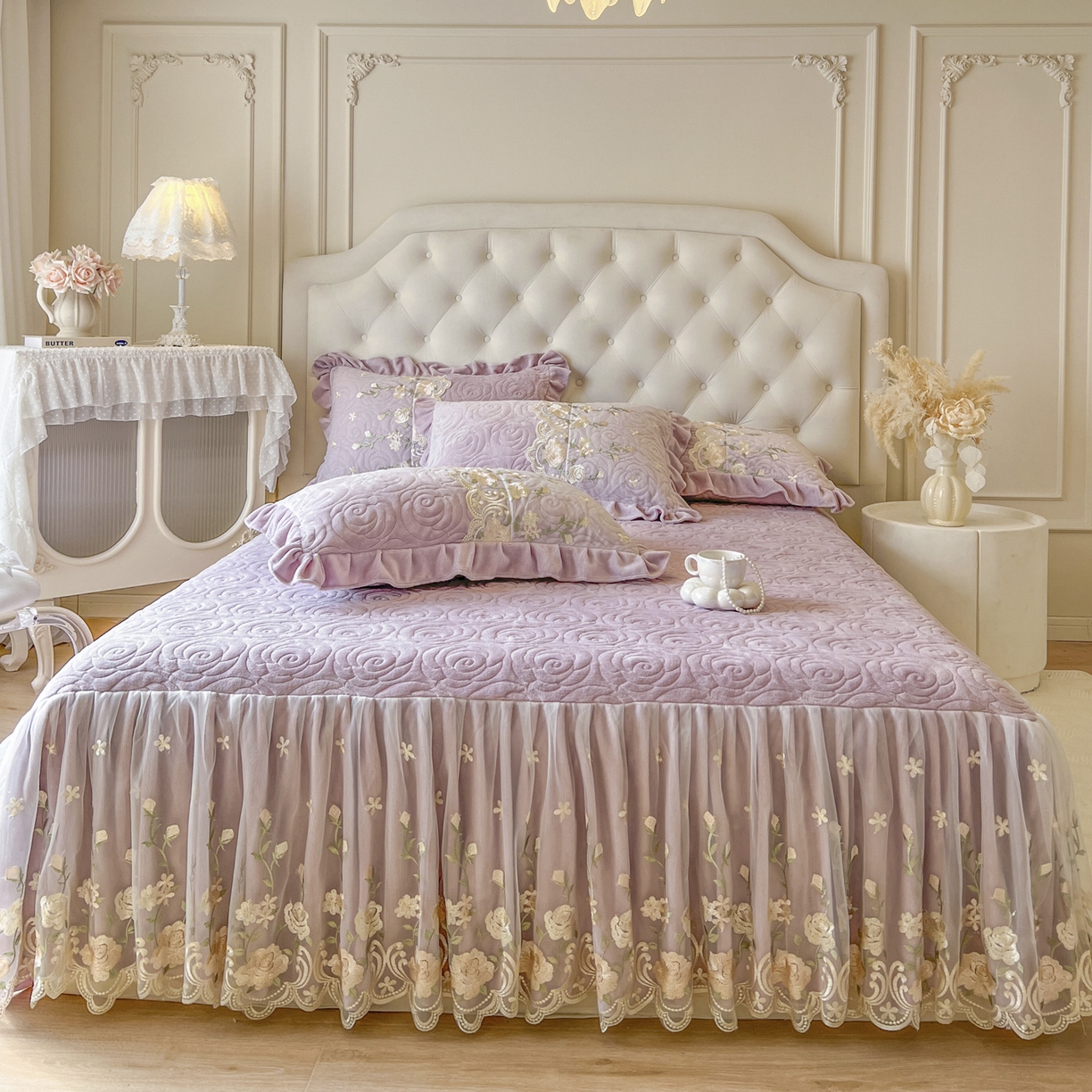 91家纺网 家纺一手货源 找家纺 （总）恋尚 2025新款柔软牛奶绒保暖蕾丝床裙单品-玫瑰故事（控价150）