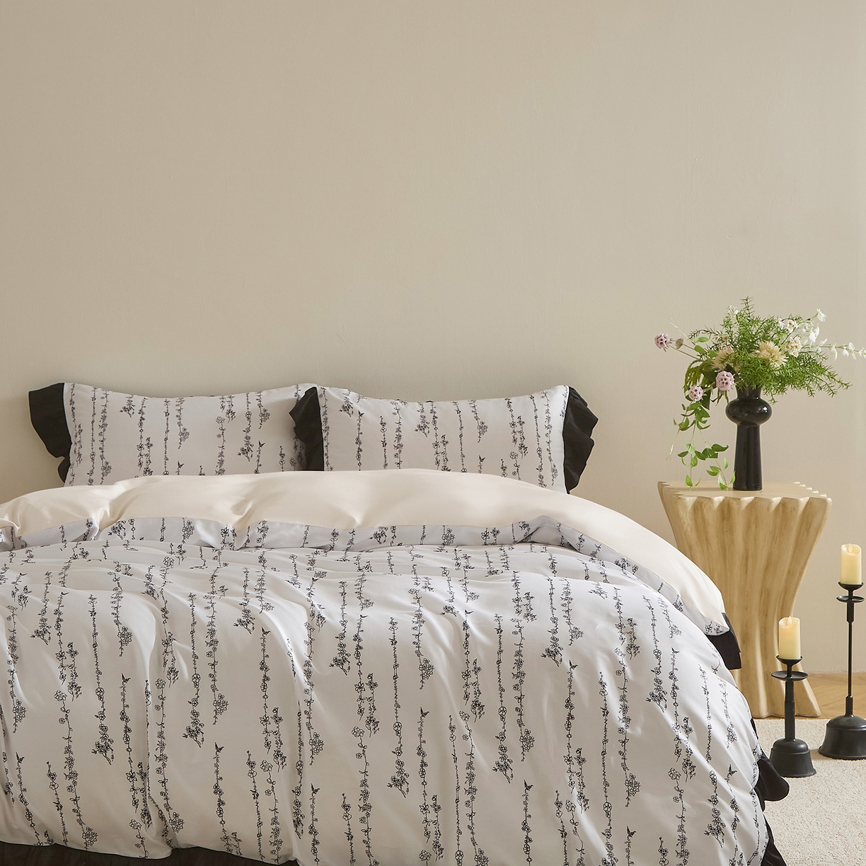 91家纺网 家纺一手货源 找家纺 （总）ONE TWO ONE 121 2025新款50长绒高端工艺款荷叶花边贡缎数码印花四件套-陌上开花【会员-20】 平台控价券后不得低于368/388元