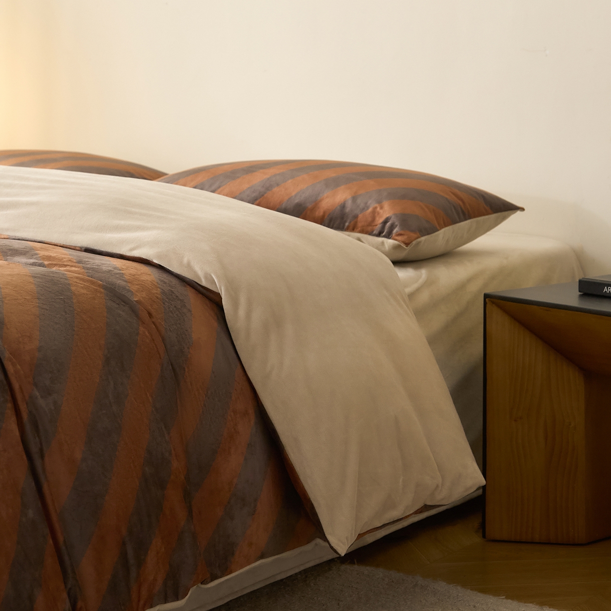 91家纺网 家纺一手货源 找家纺 （总）ONE TWO ONE 121 【德芙绒】【总共有21个颜色陆续上新】2025秋冬新款牛奶绒德芙绒宝宝绒婴儿绒短毛绒四件套床单被套【未来大热款】【提供买家秀】 会员-10 控价标准258 加大2