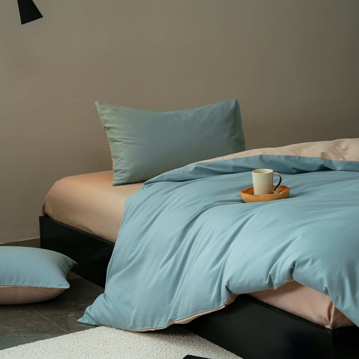 91家纺网 家纺一手货源 找家纺 禾时 2025新款A类全棉贡缎磨毛纯色四件套（礼盒包装）-风格1 蓝黛