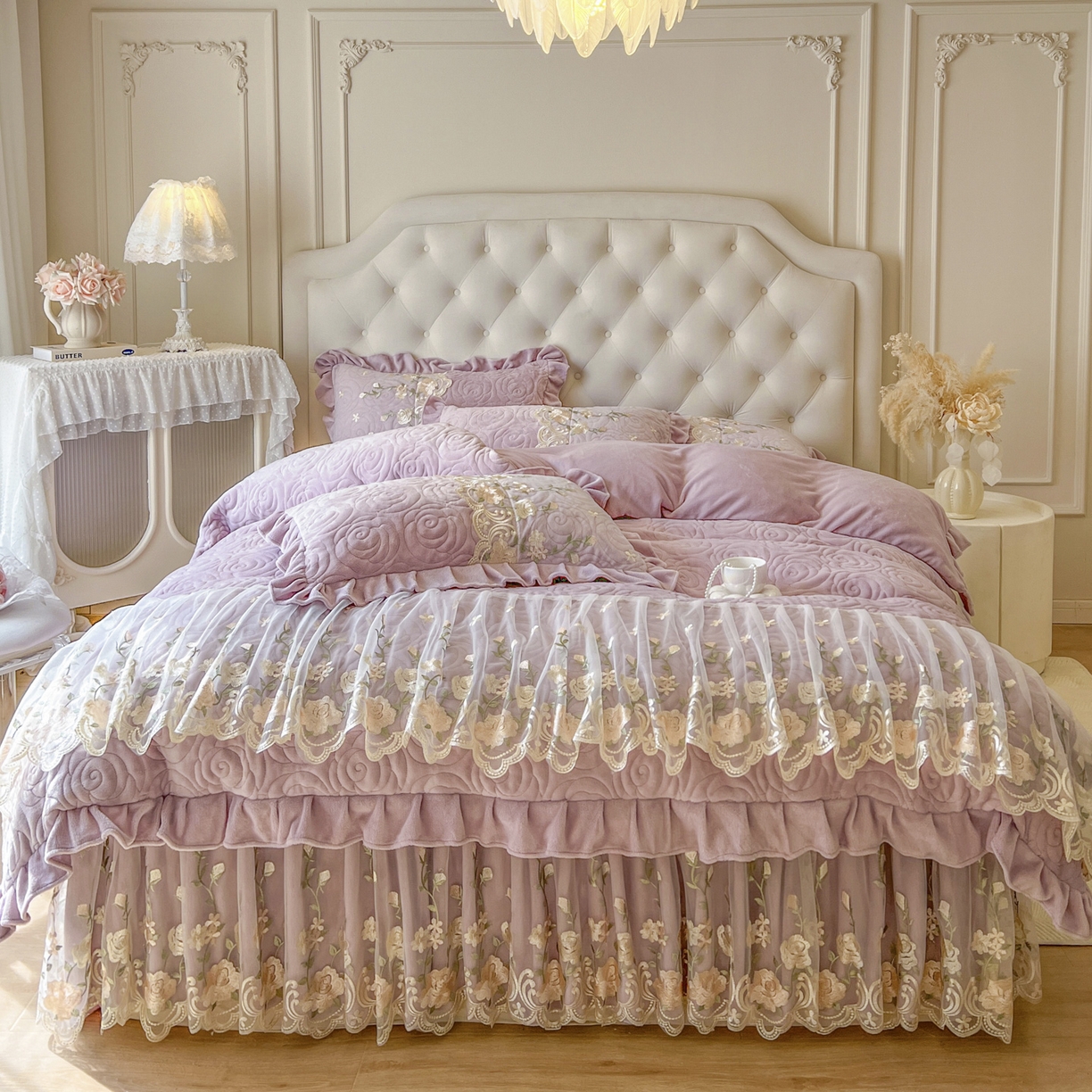 91家纺网 家纺一手货源 找家纺 （总）恋尚 2025新款柔软牛奶绒保暖蕾丝床裙四件套-玫瑰故事（控价305）