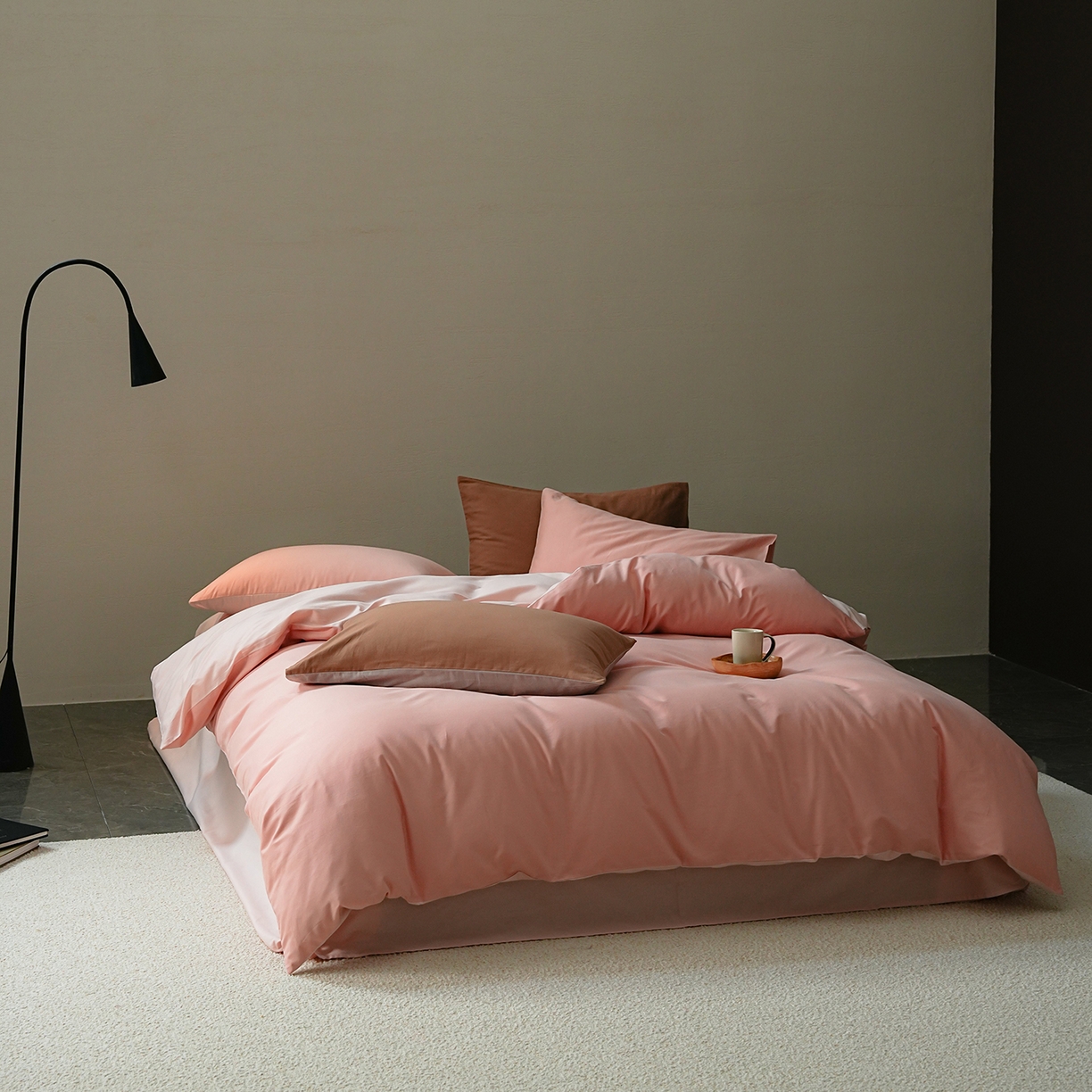 91家纺网 家纺一手货源 找家纺 禾时 2025新款A类全棉贡缎磨毛纯色四件套（礼盒包装）-风格1 粉恋