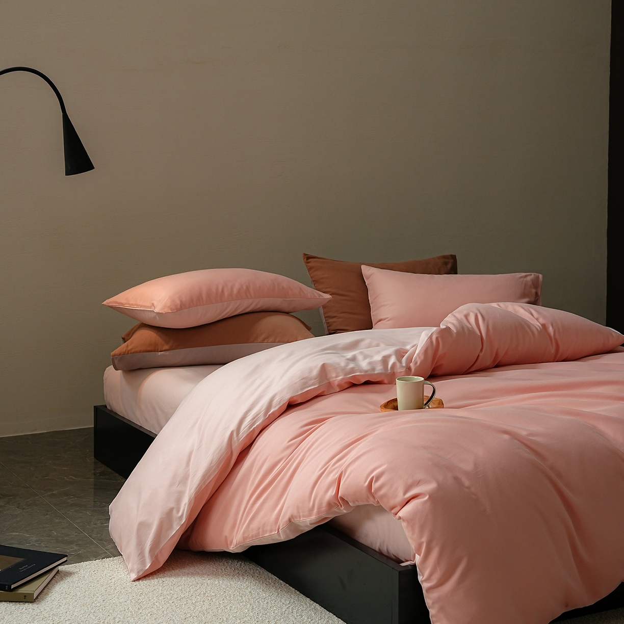 91家纺网 家纺一手货源 找家纺 禾时 2025新款A类全棉贡缎磨毛纯色四件套（礼盒包装）-风格1 粉恋