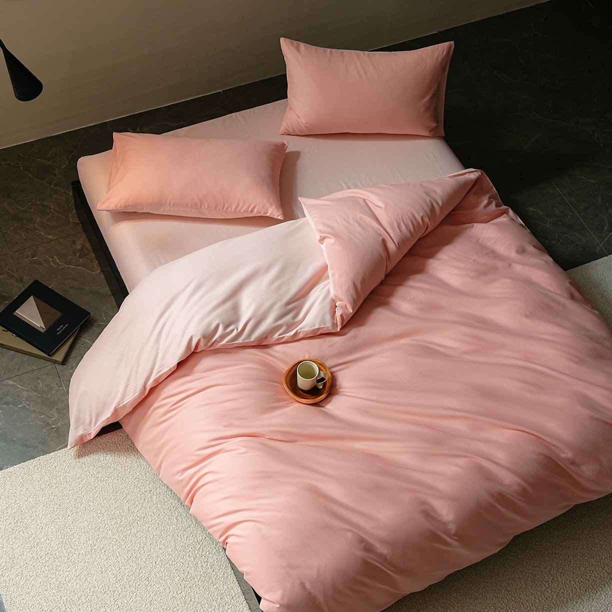91家纺网 家纺一手货源 找家纺 禾时 2025新款A类全棉贡缎磨毛纯色四件套（礼盒包装）-风格1 粉恋