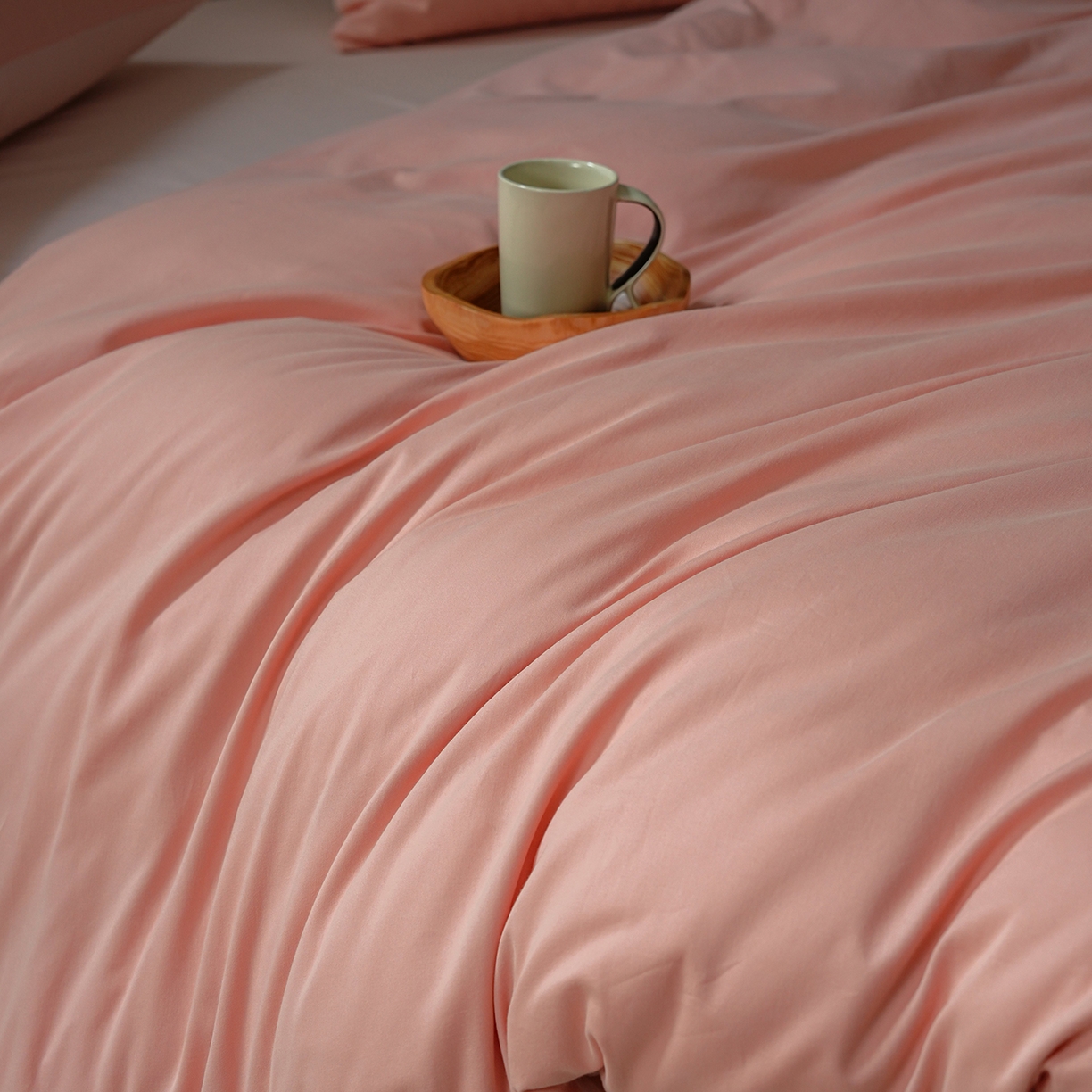 91家纺网 家纺一手货源 找家纺 禾时 2025新款A类全棉贡缎磨毛纯色四件套（礼盒包装）-风格1 粉恋